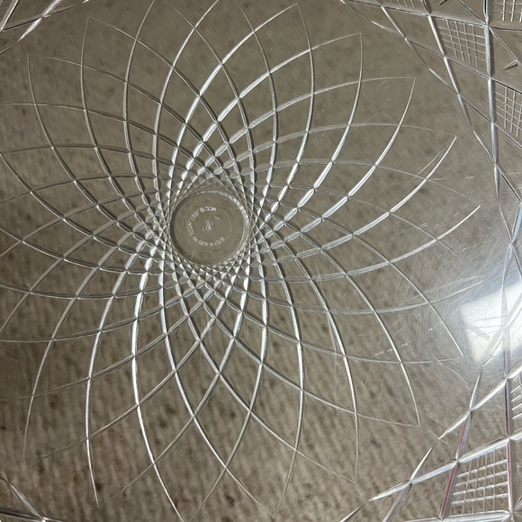 ⚪️Large, clear with design, plastic platter for serving, preowned⚪️ - Picture 3 of 5